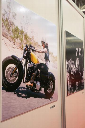 Exposition photo femme motocyliste Lanakila MacNaughton