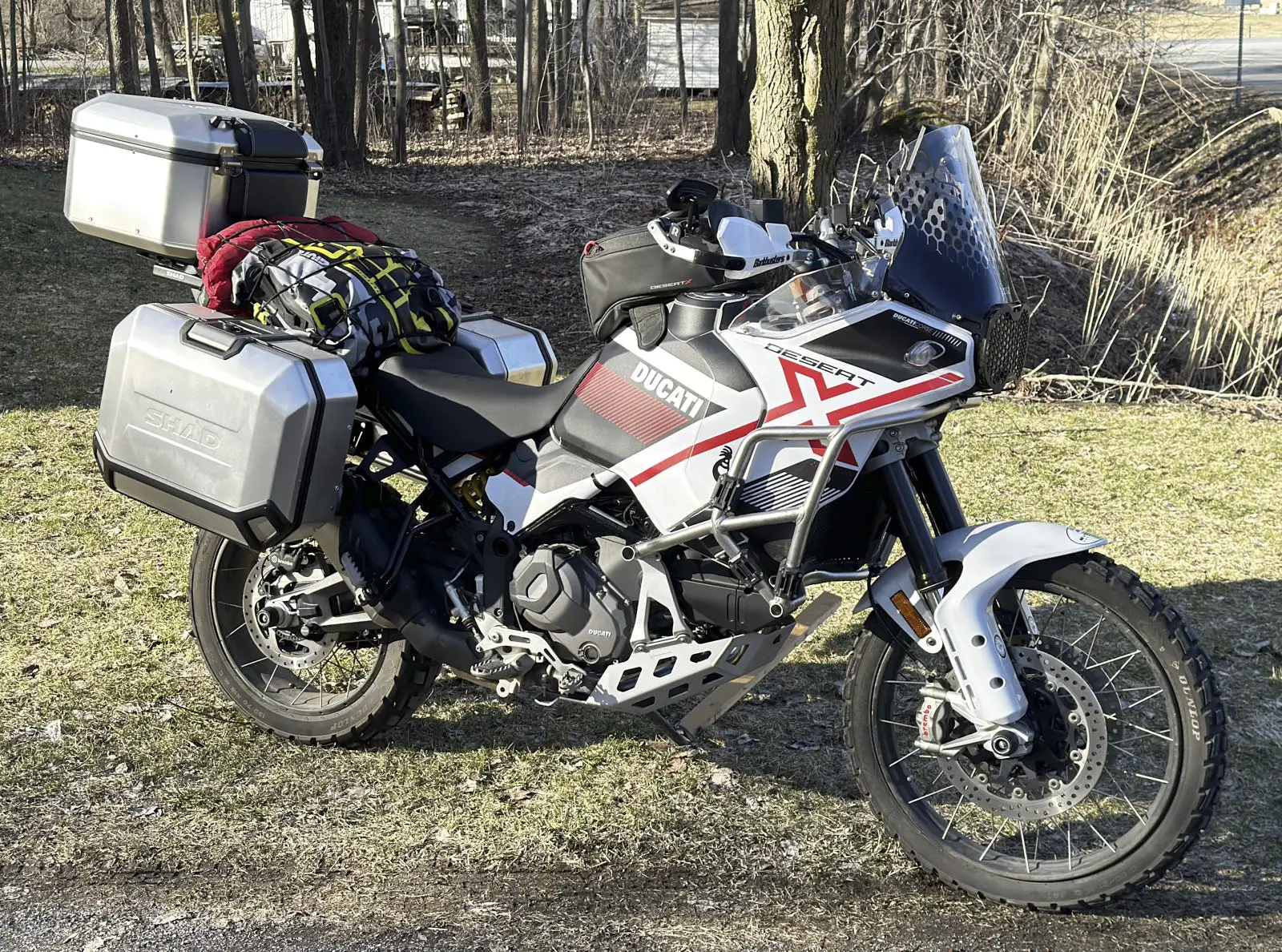 Trio de valises rigides Terra de SHAD, une capacité de 138 litres.