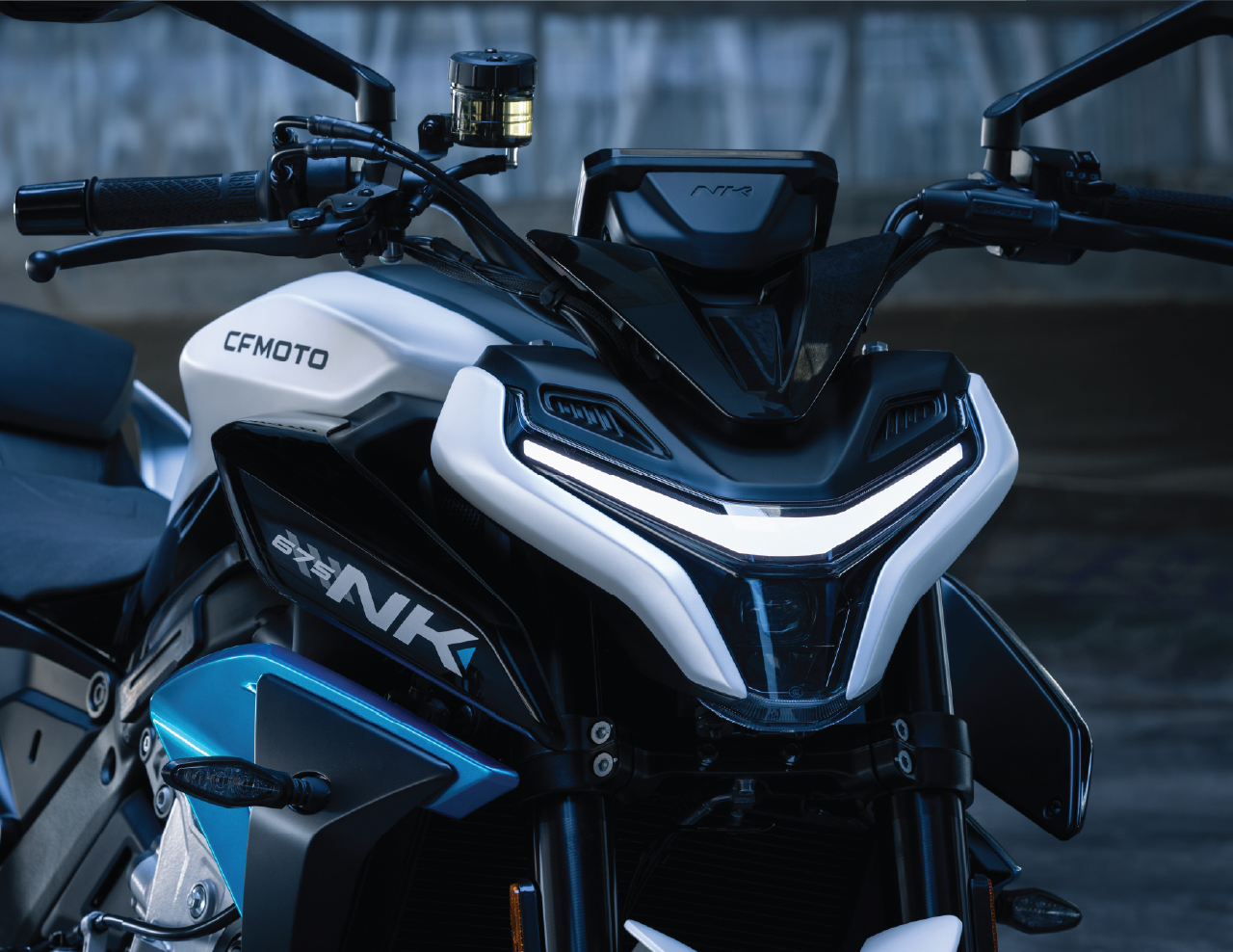 CFMOTO 675NK 2026 — visuel officiel du constructeur en action