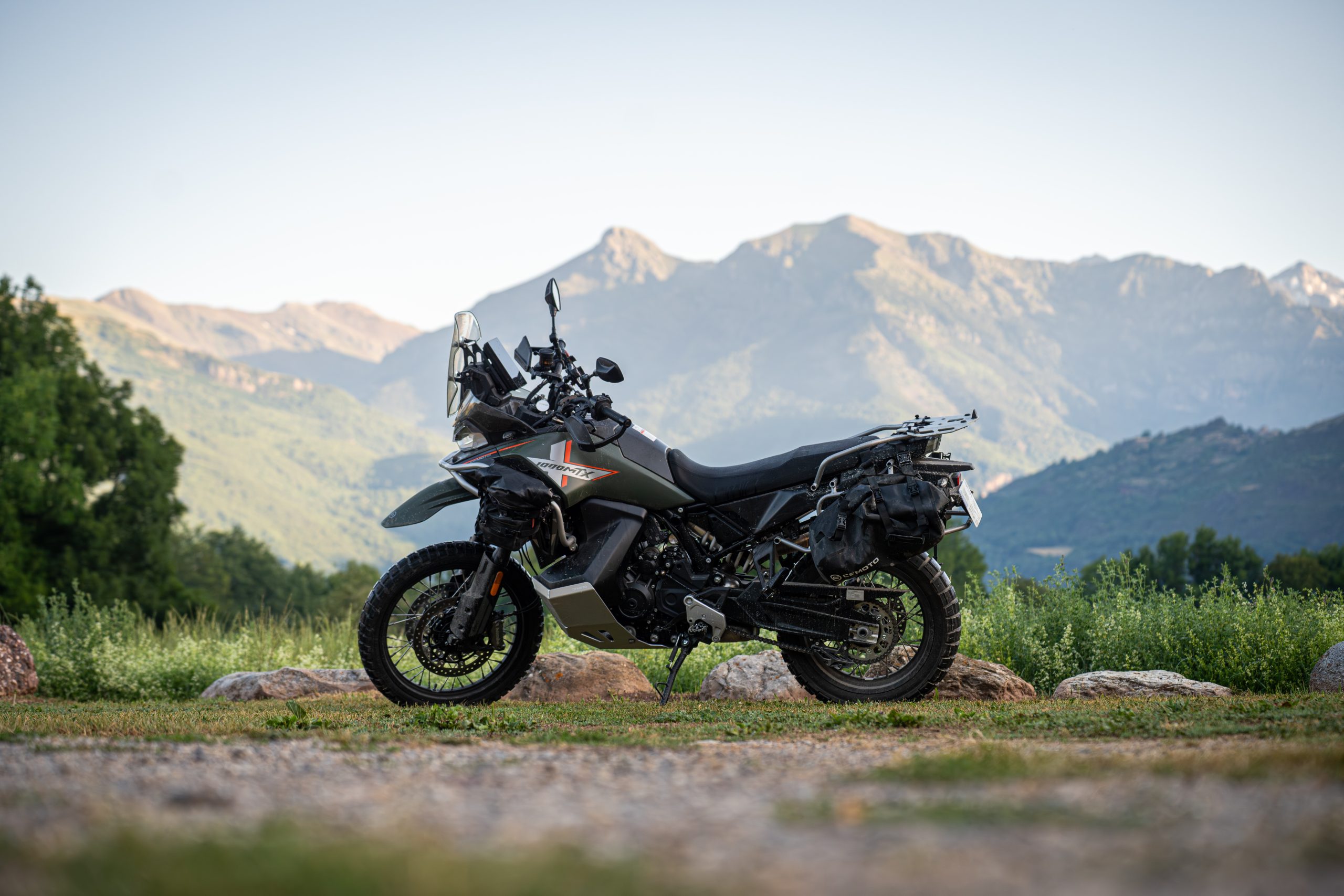 CFMOTO 1000MT-X dans les Pyrénées par Yann Bissonnette