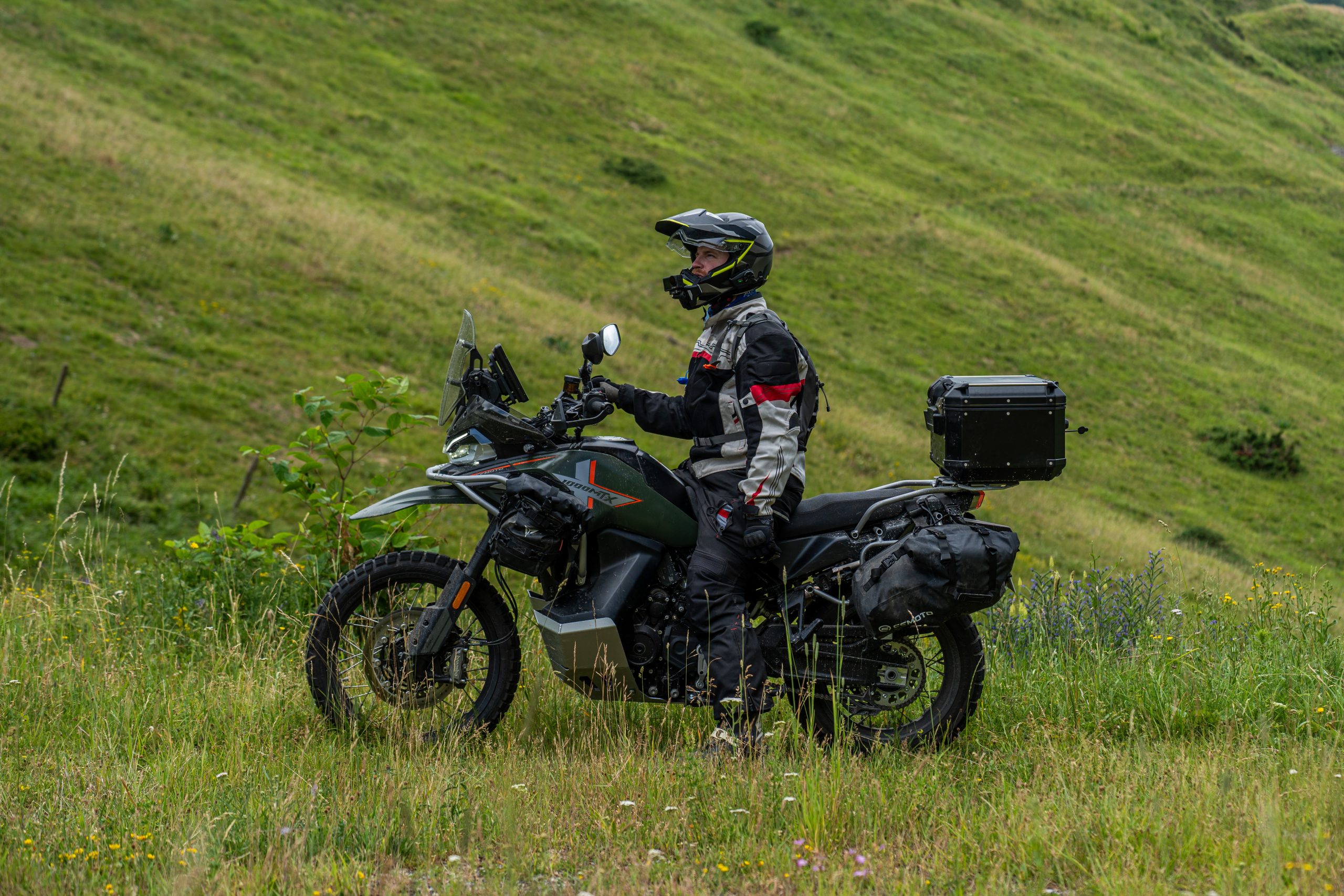 CFMOTO 1000MT-X essai sur route des Pyrénées